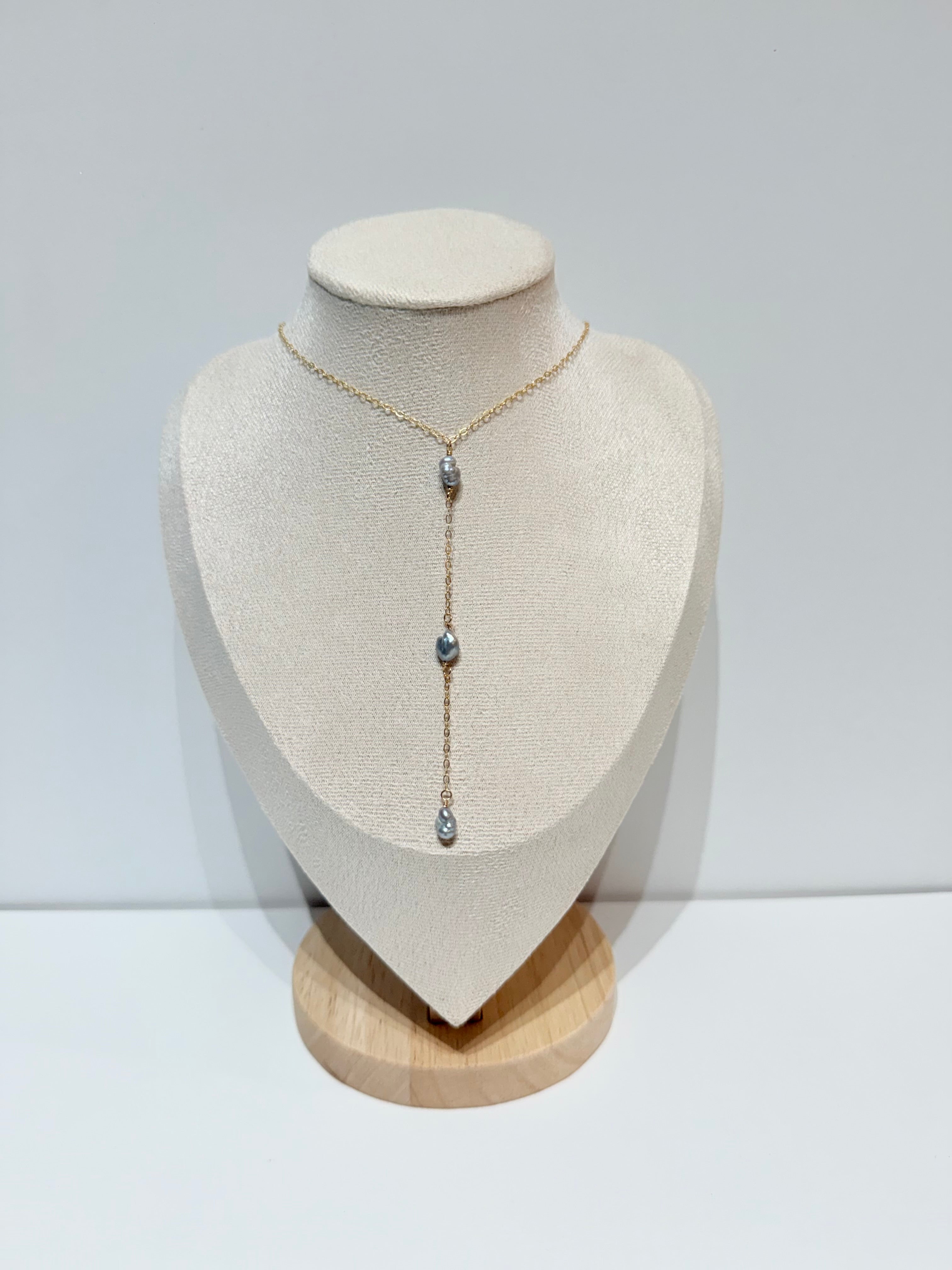 Kulu keshi pearl necklace with three gray baroque pearls in Y-shaped lariat design on gold chain